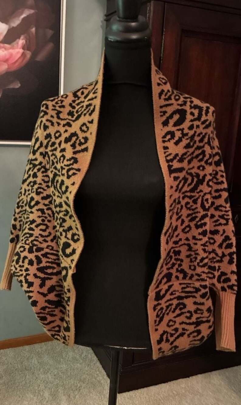 Open Front Leopard Print Knit Poncho Cardigan Sz S A706